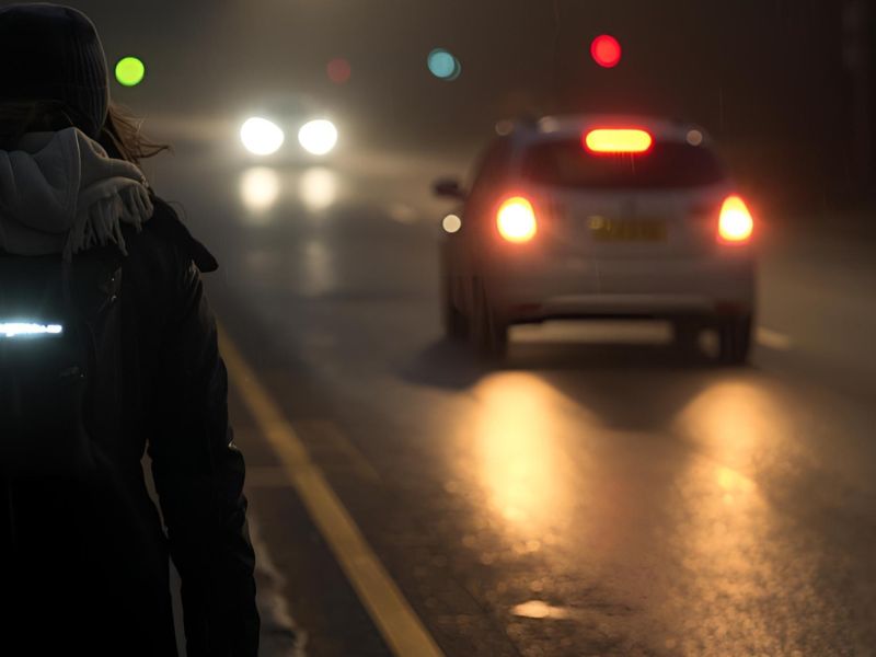 Pieszy na drodze fot. canva